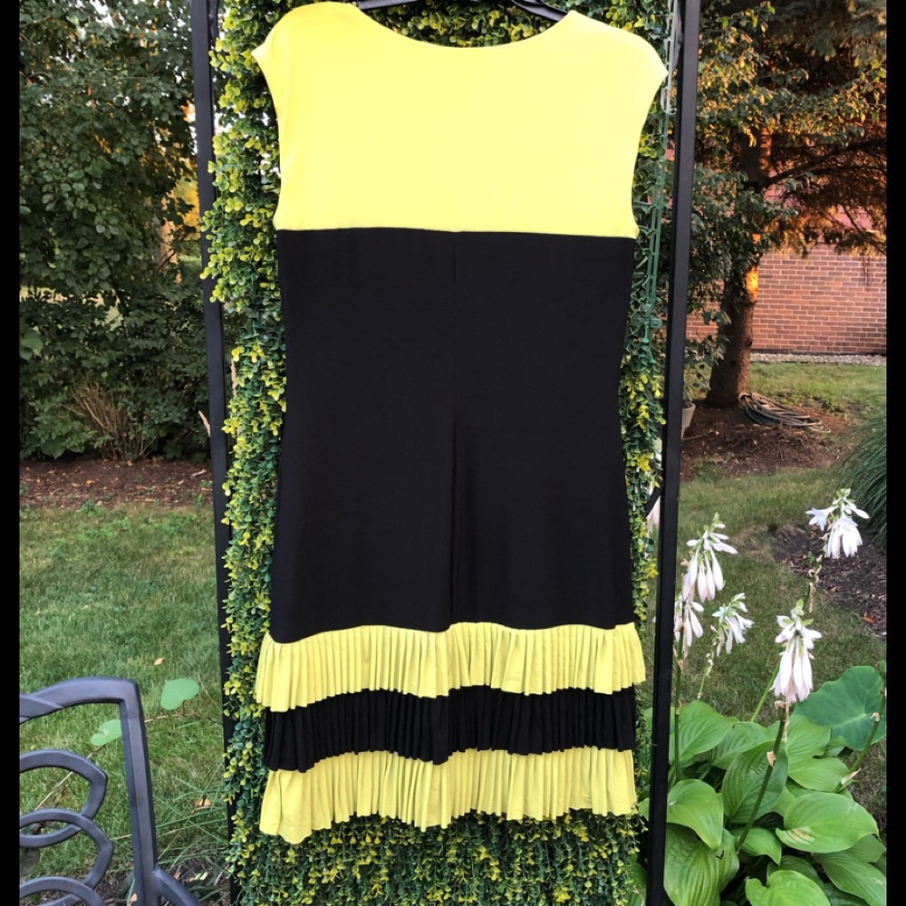 Frank Lyman Design dress black yellow pleated Sz 12